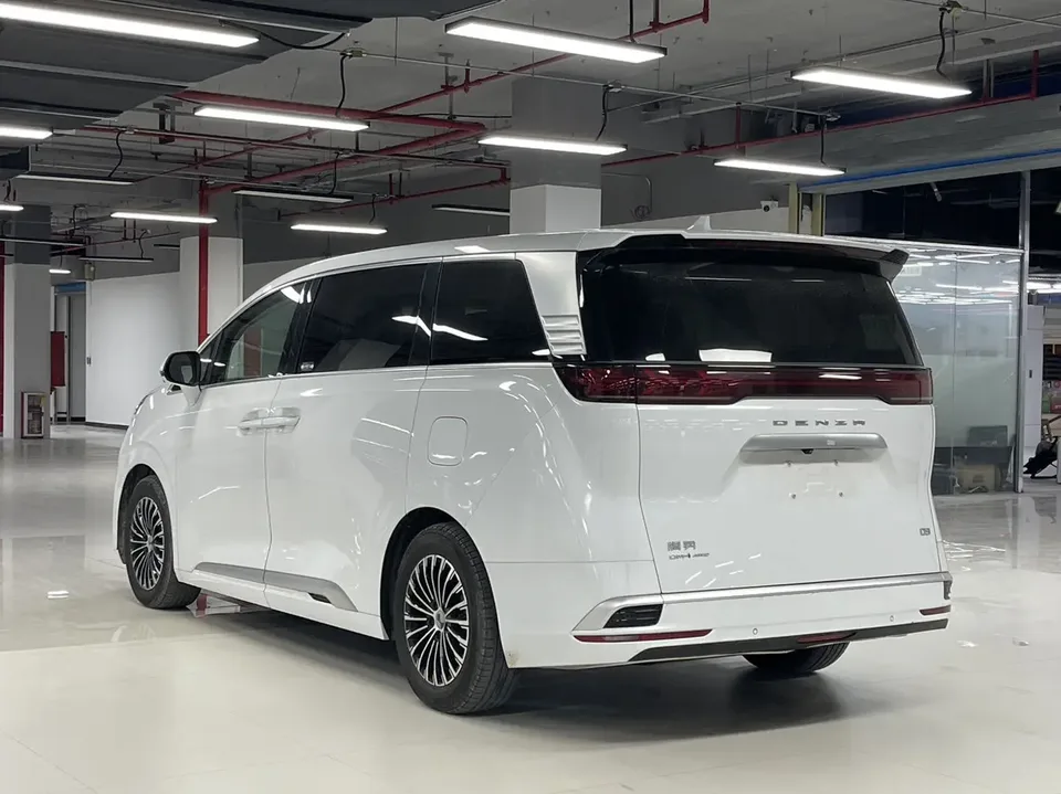 Denza D9 DM D9 DM 2022 970 4WD flagship model 2023 — thumbnail 2