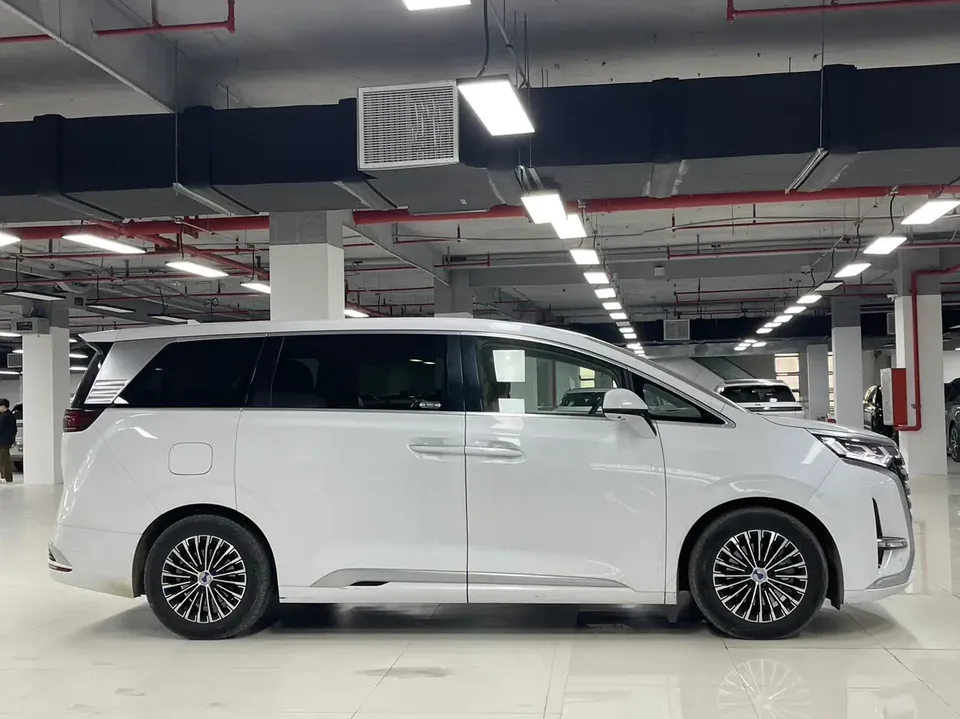 Denza D9 DM D9 DM 2022 970 4WD flagship model 2023 — thumbnail 5