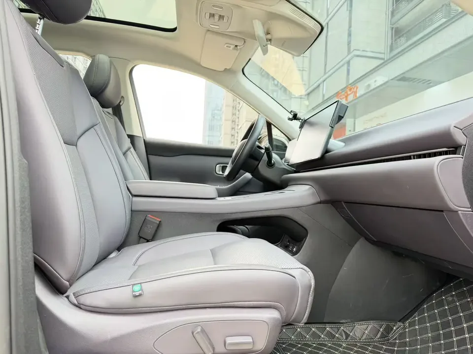Leapmotor Zero running C10 Pure Electric 530 Smart Edition 2025 — миниатюра 5