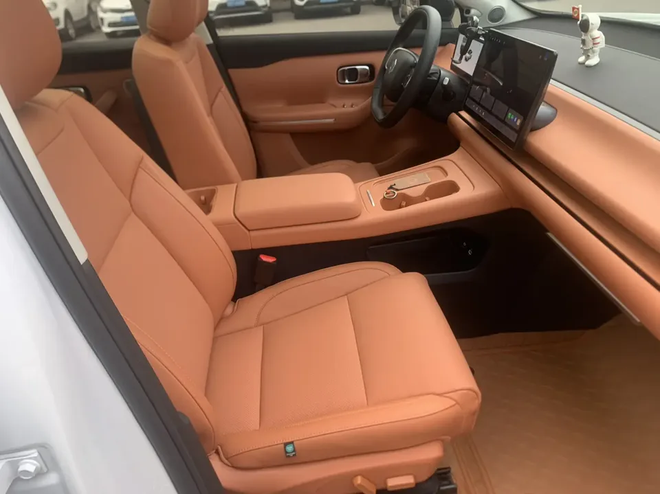 Leapmotor Zero running C10 Pure Electric 530 Comfort Edition 2025 — миниатюра 4