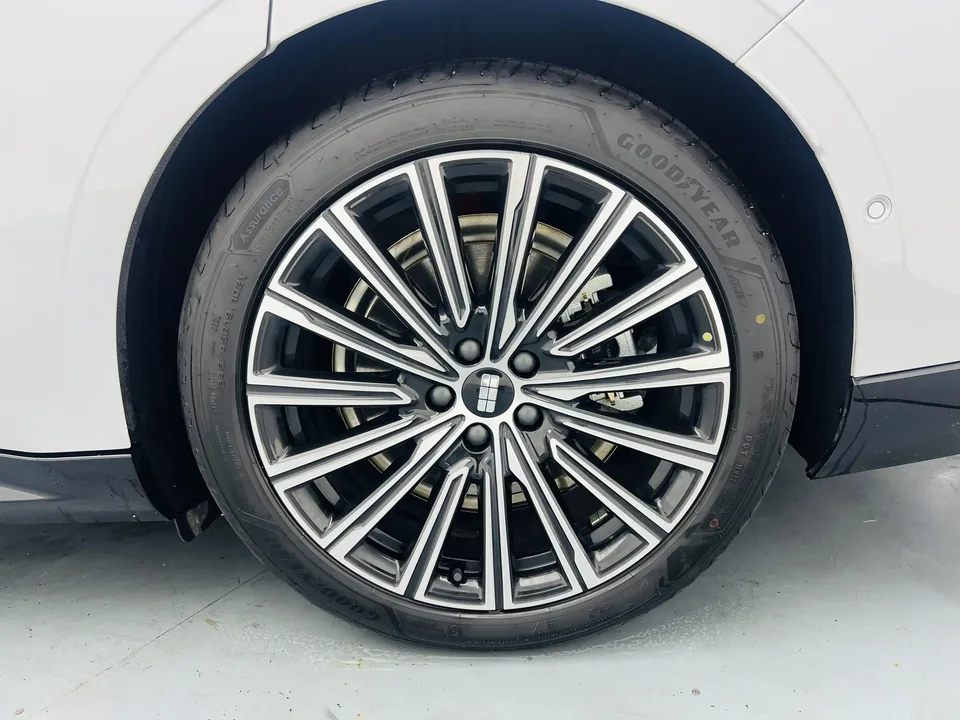 Geely Galaxy Star 8 PHEV 130km EM-P Starship Edition 2025 — миниатюра 3