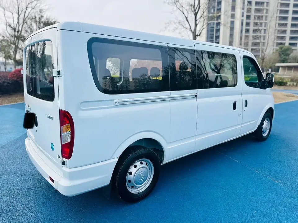 Datong Xintu V90 Zhijie 2.0T automatic rear-wheel drive long axis high roof rear single tire 6/7 seats 2025 — миниатюра 2