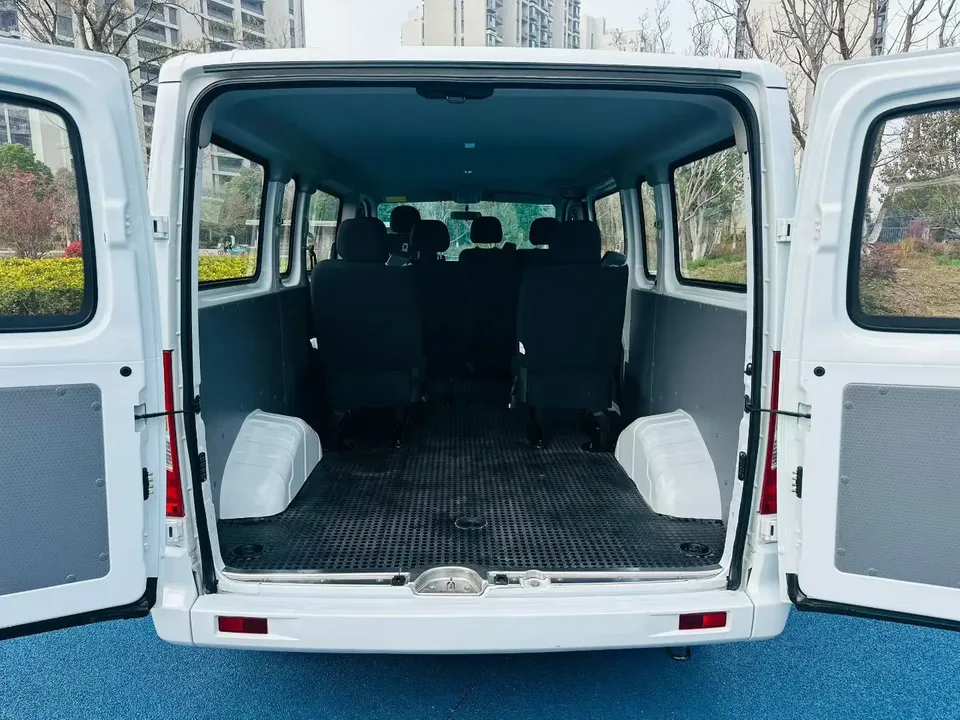 Datong Xintu V90 Zhijie 2.0T automatic rear-wheel drive long axis high roof rear single tire 6/7 seats 2025 — миниатюра 3