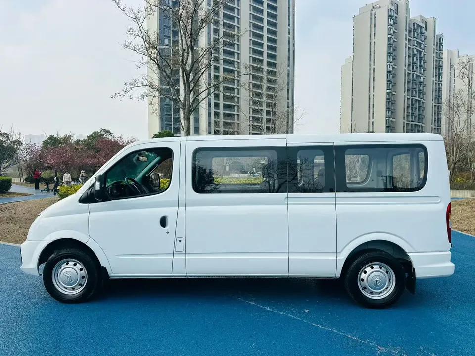 Datong Xintu V90 Zhijie 2.0T automatic rear-wheel drive long axis high roof rear single tire 6/7 seats 2025 — миниатюра 4