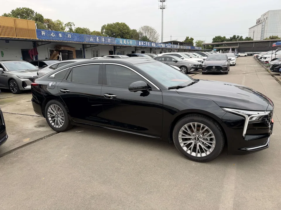 FAW Bestune B70 Bestune B70 2023 third generation 1.5T automatic enjoyment model 2024 — миниатюра 3