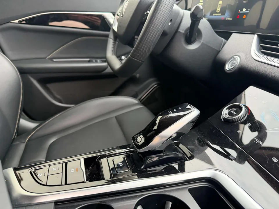 FAW Bestune B70 Bestune B70 2023 third generation 1.5T automatic enjoyment model 2024 — миниатюра 4