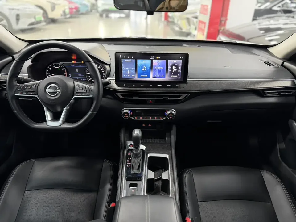 Nissan Altima Sound of nature 2022 2.0L XL-TLS Enjoy Edition 2023 — thumbnail 3