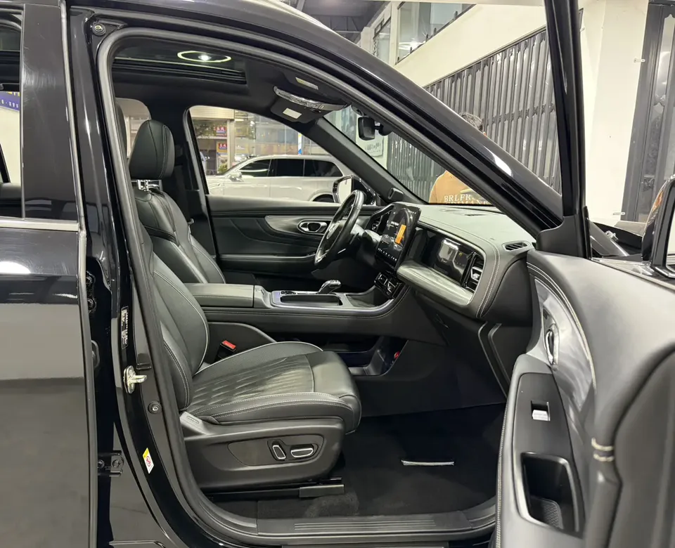 GAC Trumpchi GS8 Trumpchi GS8 2022 Trumpchi GS8 2022 Pilot Series 2.0TGDI 4WD Luxury Smart Edition 7 Seaters 2023 — thumbnail 3