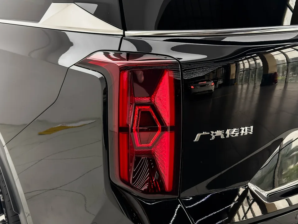 GAC Trumpchi GS8 Trumpchi GS8 2025 Pilot Series 2.0TGDI 2WD 5-seater Luxury Edition 2024 — миниатюра 4