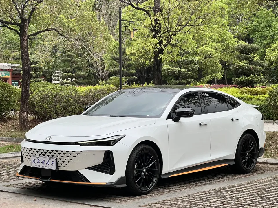 Changan UNI-V Changan UNI-V 2024 1.5T Premium Sports 2025 — photo 1, buy with delivery to Moscow