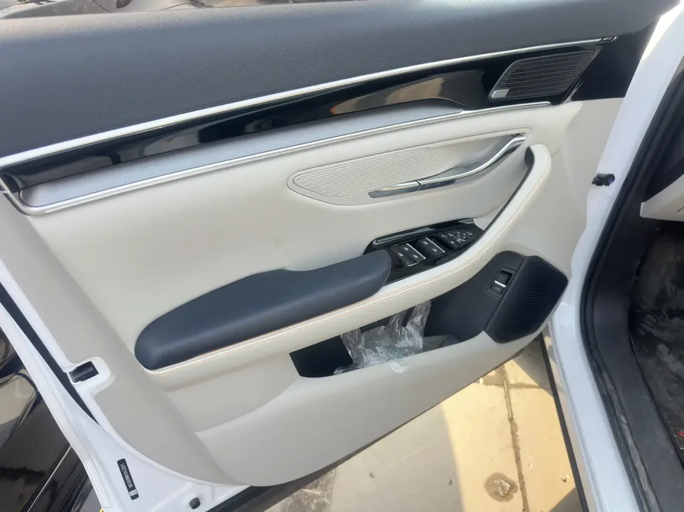 BYD Song PLUS DM DM-i 110KM 2WD flagship model 2022 — миниатюра 4