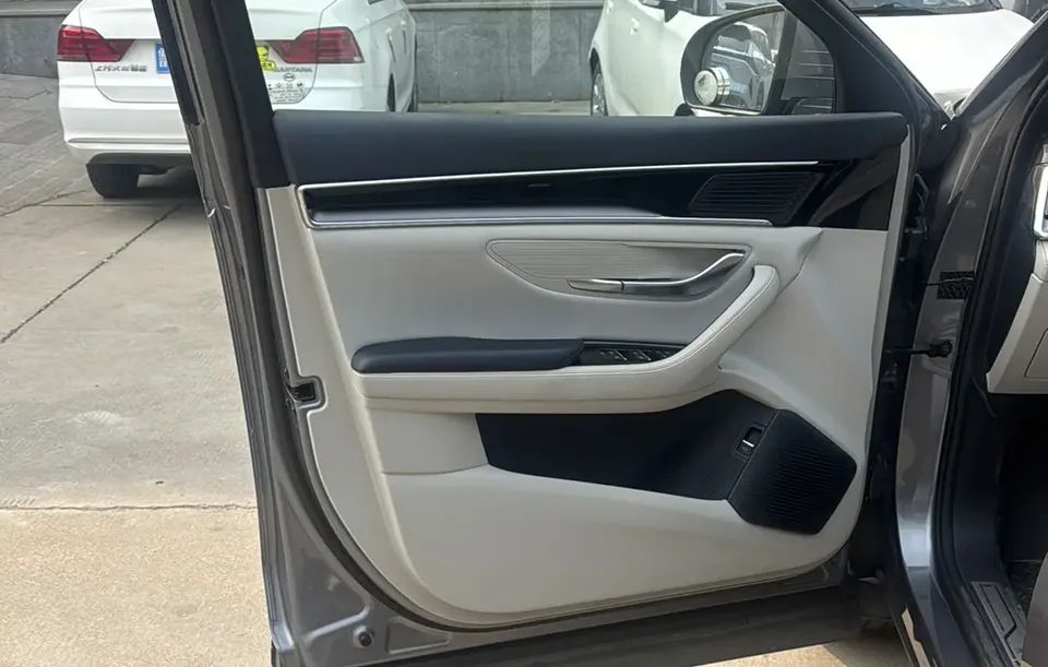 BYD Song PLUS DM DM-i 110KM 2WD flagship model 2023 — миниатюра 3