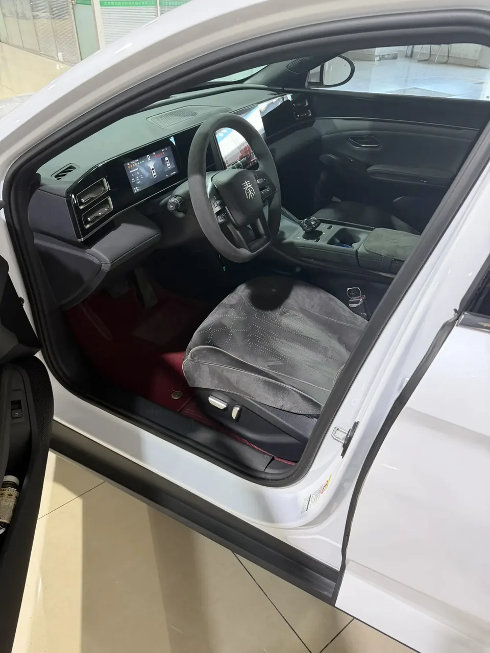 BYD Qin L DM Intelligent Driving Edition DM-i 80KM Leading Edition 2025 — миниатюра 3