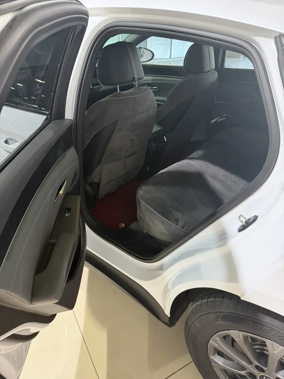 BYD Qin L DM Intelligent Driving Edition DM-i 80KM Leading Edition 2025 — миниатюра 5