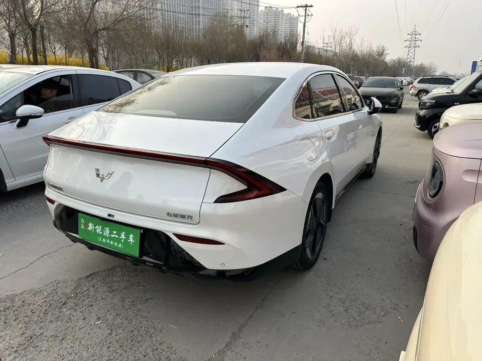 Wuling Starlight PHEV 150km Smart Pilot 2025 — миниатюра 4