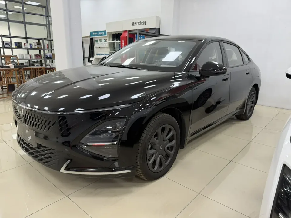 Wuling Starlight PHEV Wuling Starlight PHEV 2025 70km Smart Standard 2025 — photo 1, buy with delivery to Moscow