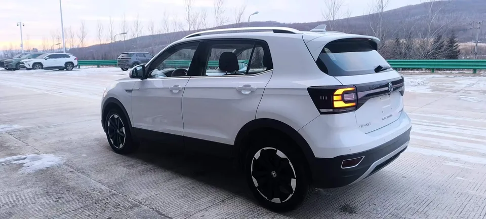 Volkswagen Explore the shadows 200TSI DSG Yuezhi Connected Edition 2023 — миниатюра 2