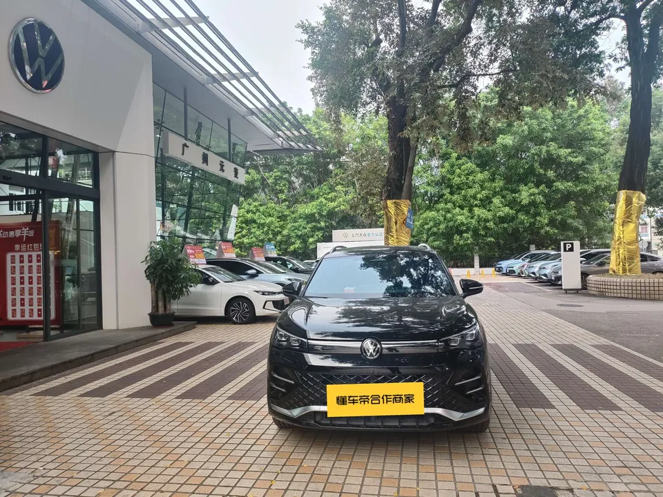 Volkswagen Tiguan L Tiguan L 2026 Pro 380TSI 2WD R-Line Smart Edition 2025 — thumbnail 3