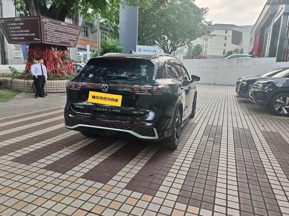 Volkswagen Tiguan L Tiguan L 2026 Pro 380TSI 2WD R-Line Smart Edition 2025 — thumbnail 5