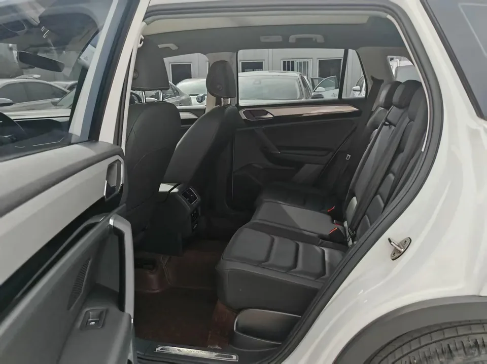 Volkswagen Tayron 330TSI 2WD Luxury Smart Edition 2022 — миниатюра 3