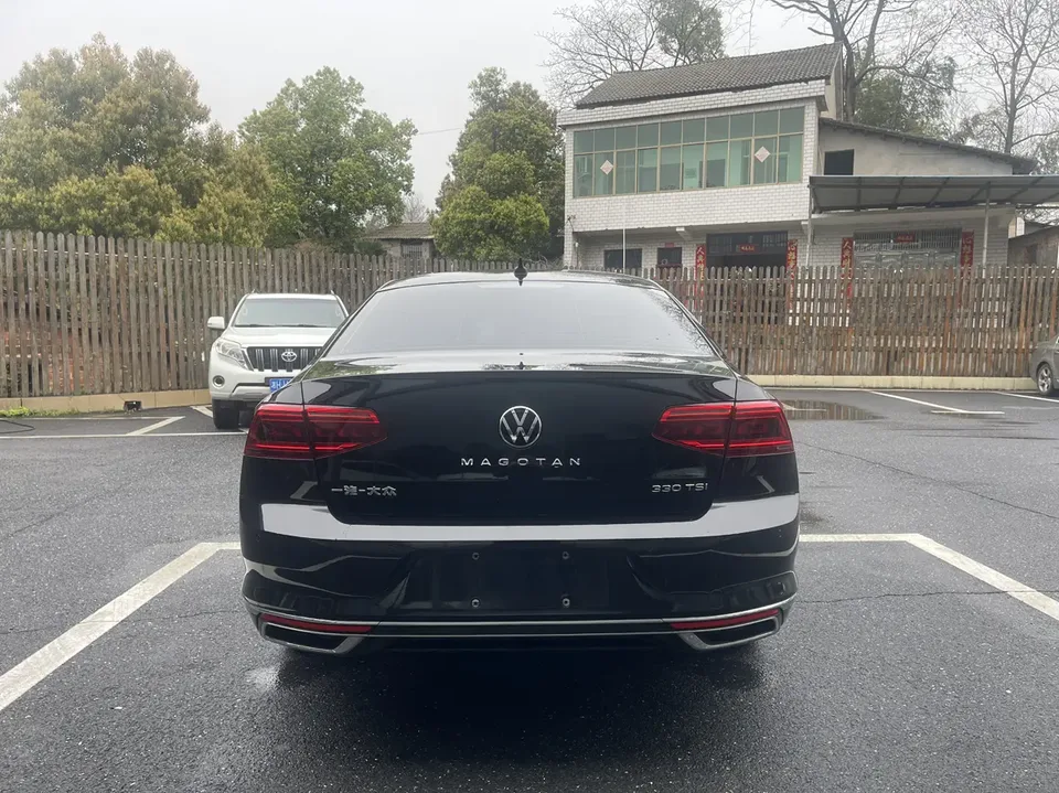 Volkswagen Magotan 330TSI DSG 30th Anniversary Edition 2022 — миниатюра 4