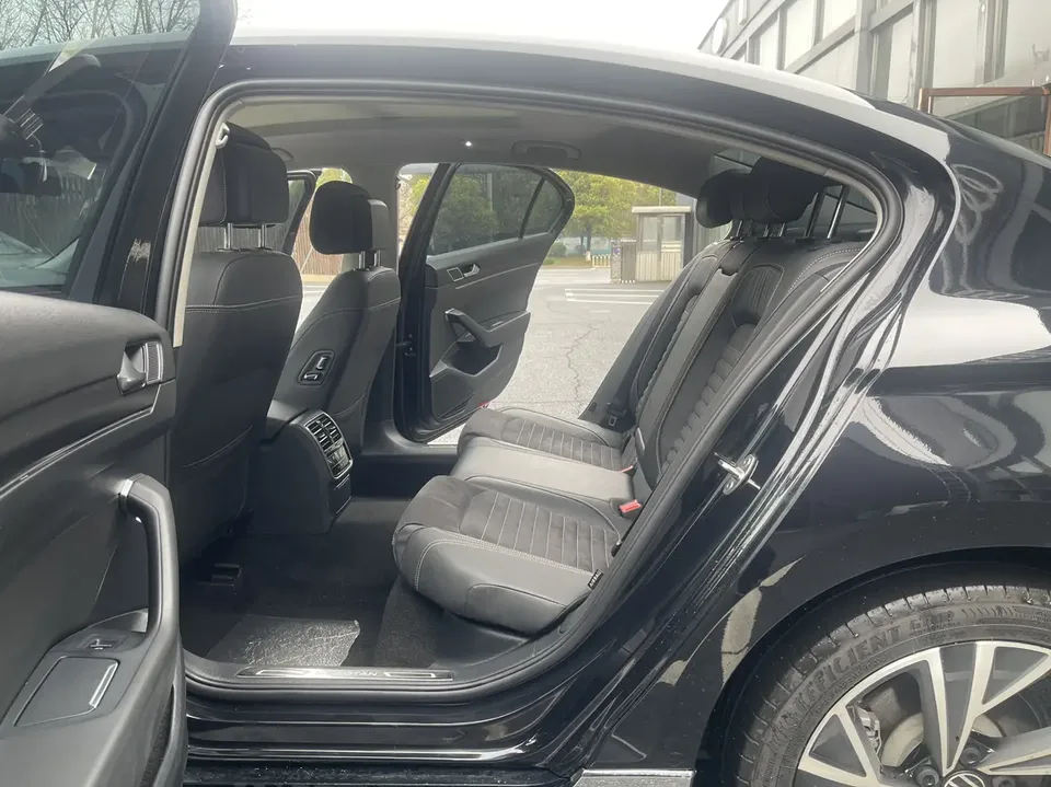 Volkswagen Magotan 330TSI DSG 30th Anniversary Edition 2022 — миниатюра 5