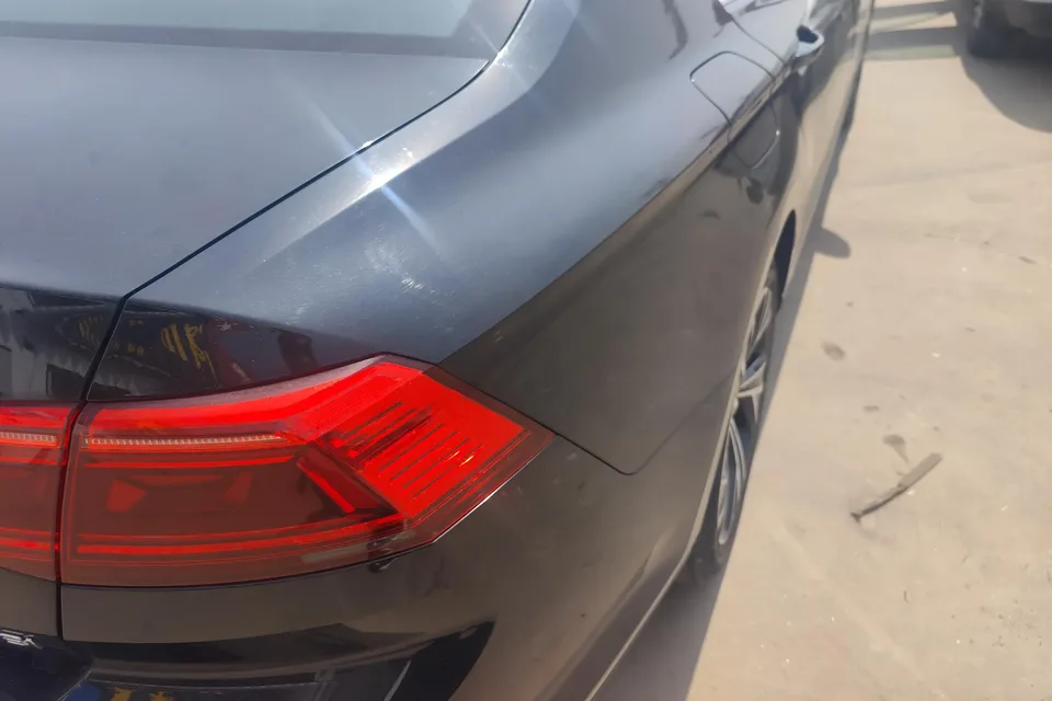 Volkswagen Magotan 330TSI DSG 30th Anniversary Edition 2022 — миниатюра 3