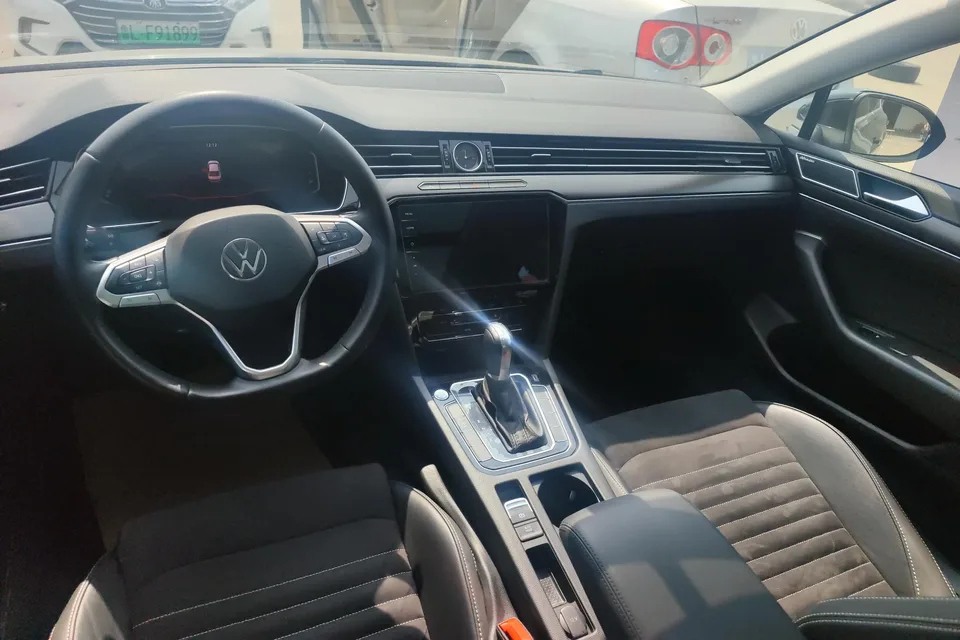 Volkswagen Magotan 330TSI DSG 30th Anniversary Edition 2022 — миниатюра 4