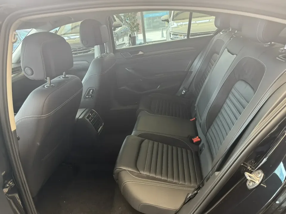 Volkswagen Magotan 330TSI DSG 30th Anniversary Edition 2022 — миниатюра 3