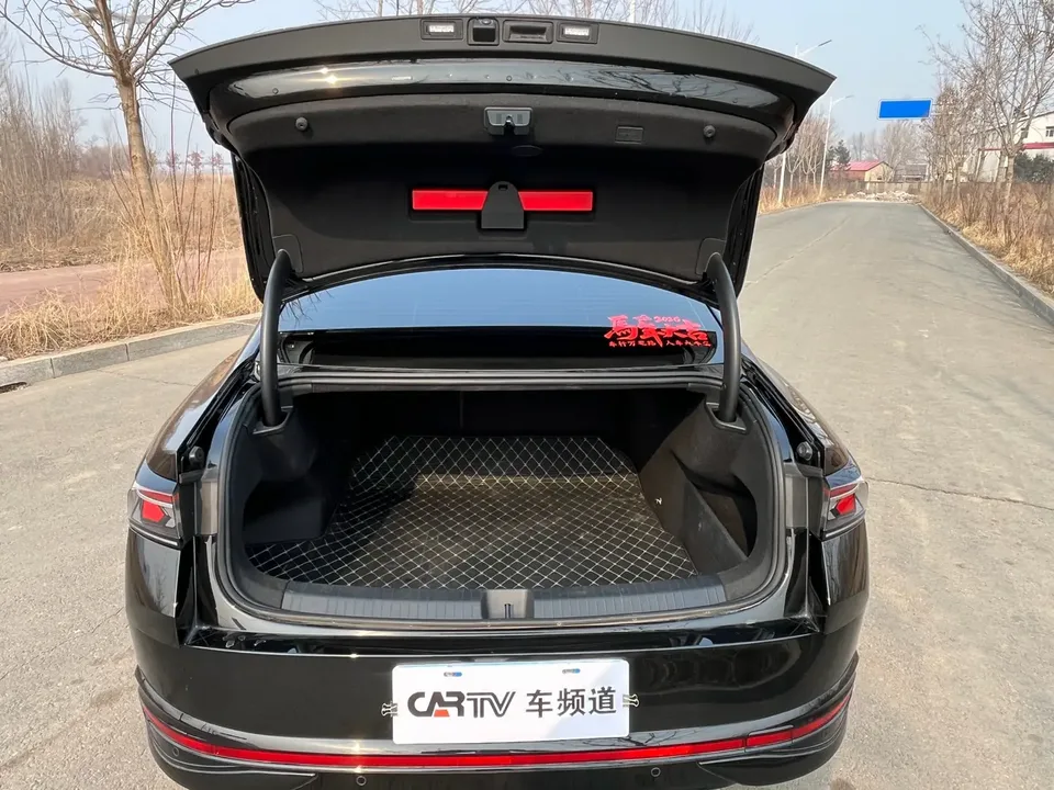 Volkswagen Magotan 300TSI Premium Edition Conspicuous Package 2025 — миниатюра 5