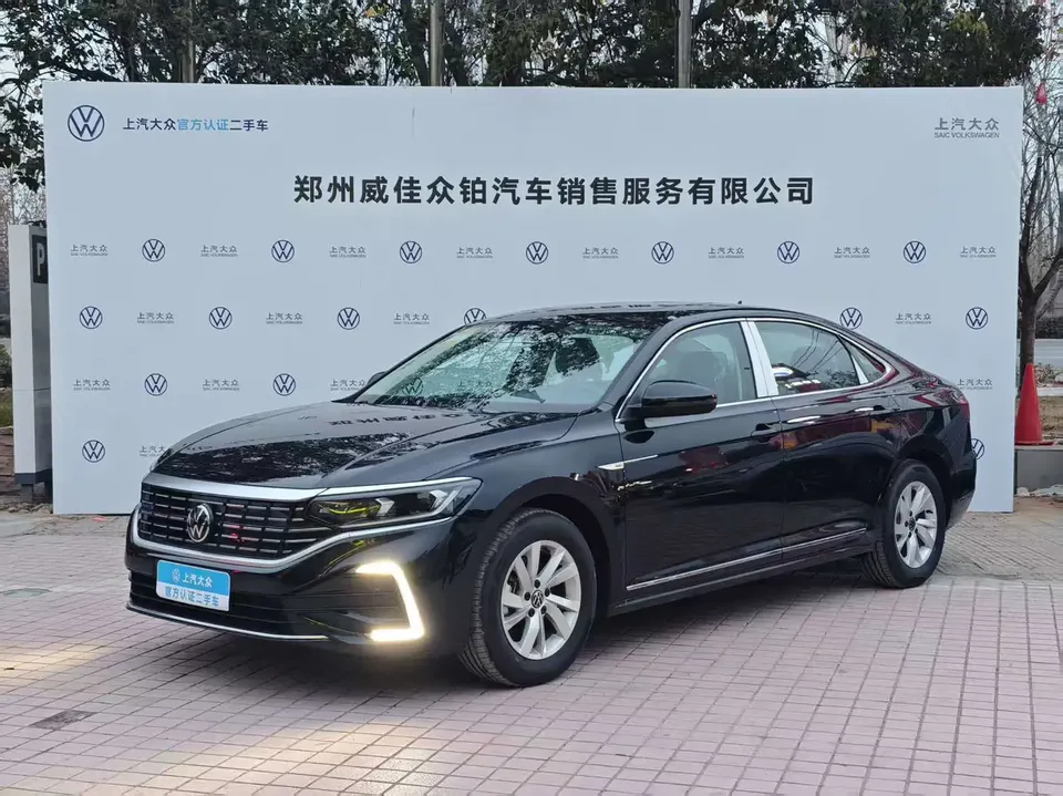 Volkswagen Passat PHEV 2025