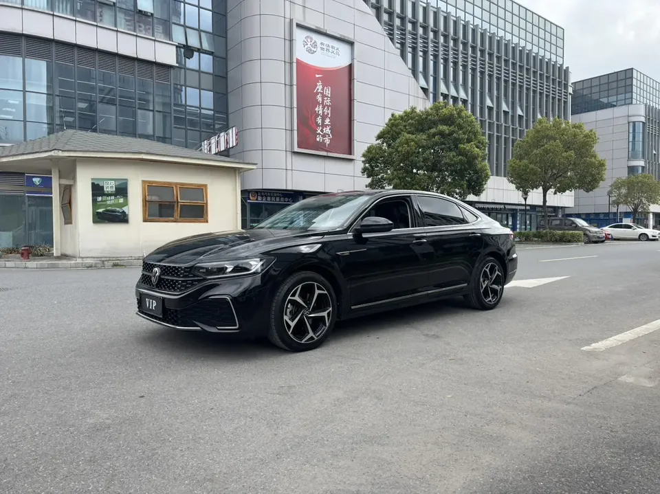 Volkswagen Passat 2023