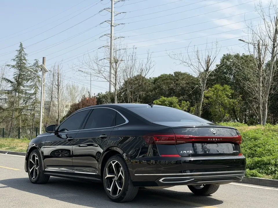 Volkswagen Passat Passat 2024 380TSI Starry Sky Deluxe Edition 2024 — миниатюра 2