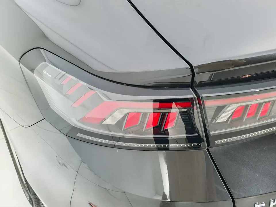 Volkswagen Lamando Lingdu Lingdu L 280TSI DSG Hot Edition 2023 — миниатюра 4