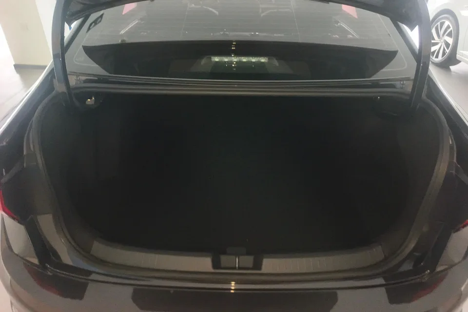 Volkswagen Sagitar 2023 Sagitar 300TSI DSG Beyond Edition 2023 — миниатюра 5