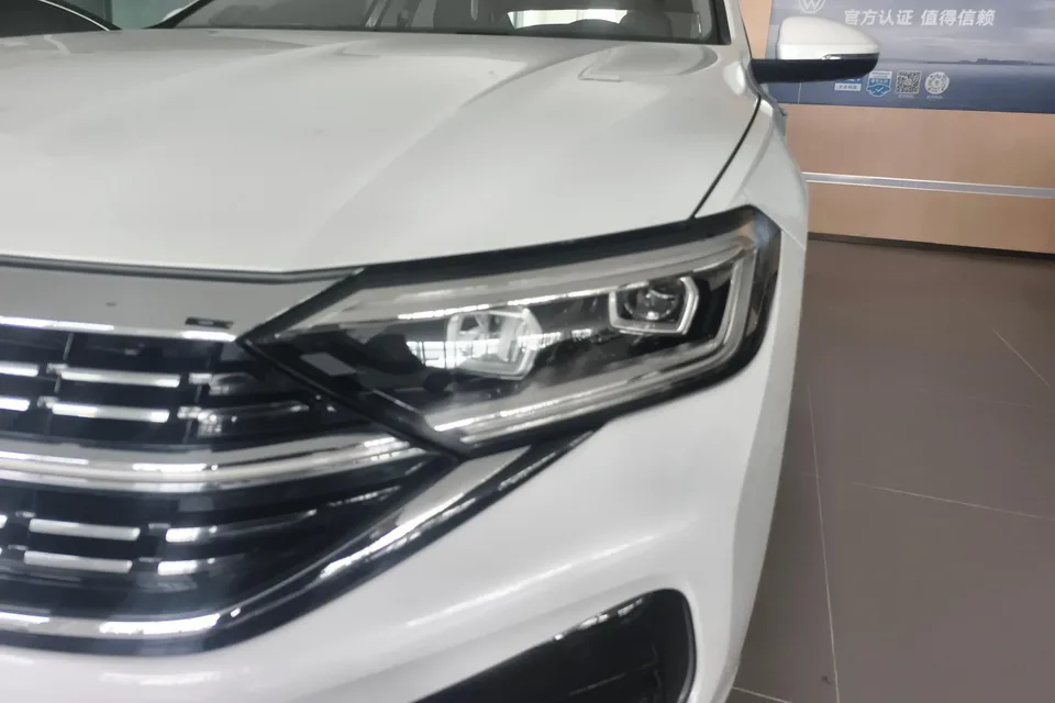 Volkswagen Sagitar 2023 Sagitar 300TSI DSG Excellence Edition 2023 — миниатюра 2