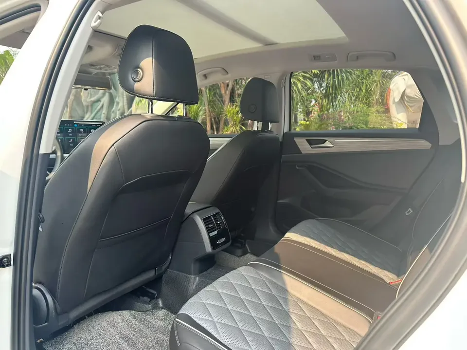 Volkswagen Sagitar Sagitar 300TSI DSG Flying Edition 2024 — миниатюра 3