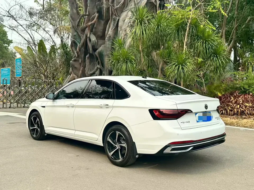 Volkswagen Sagitar Sagitar 300TSI DSG Flying Edition 2024 — миниатюра 4