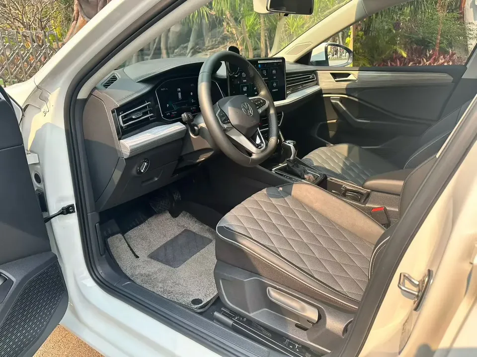 Volkswagen Sagitar Sagitar 300TSI DSG Flying Edition 2024 — миниатюра 5
