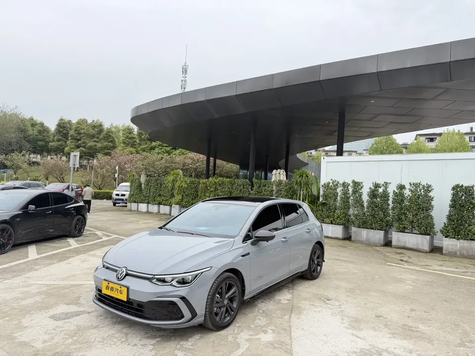 Volkswagen Golf Golf 2023 280TSI DSG R-Line Lite 2023 — фото 1, купить с доставкой в Москву