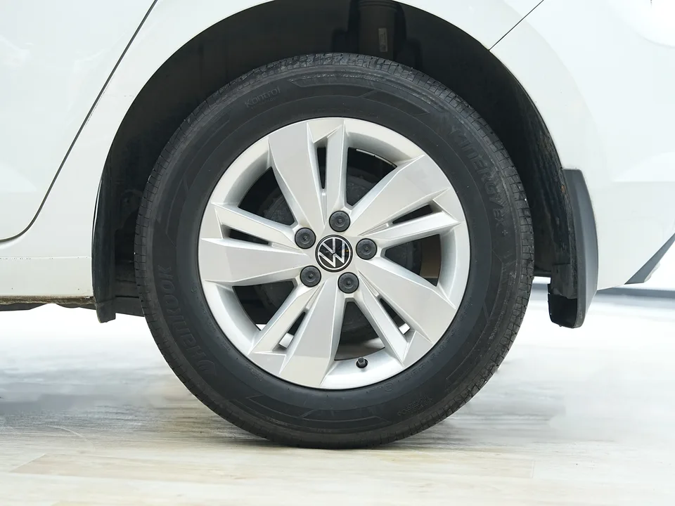 Volkswagen Polo facelift Plus 1.5L Automatic Indulgence Edition 2023 — миниатюра 3
