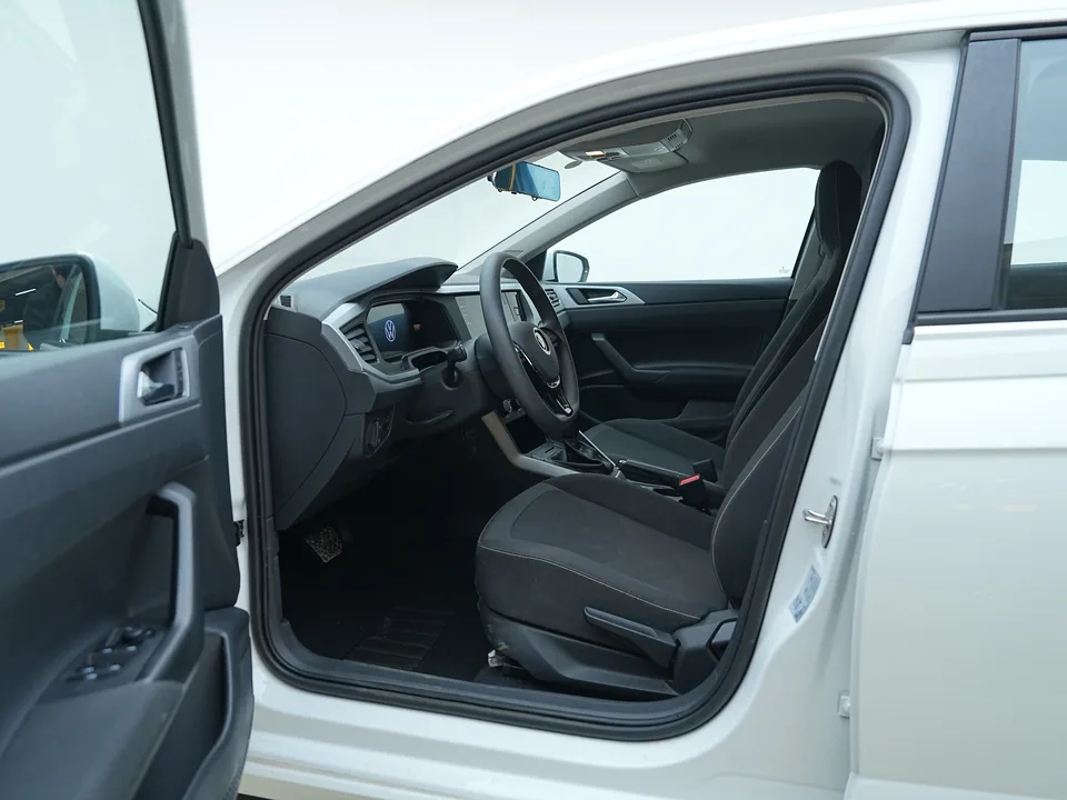 Volkswagen Polo facelift Plus 1.5L Automatic Indulgence Edition 2023 — миниатюра 5