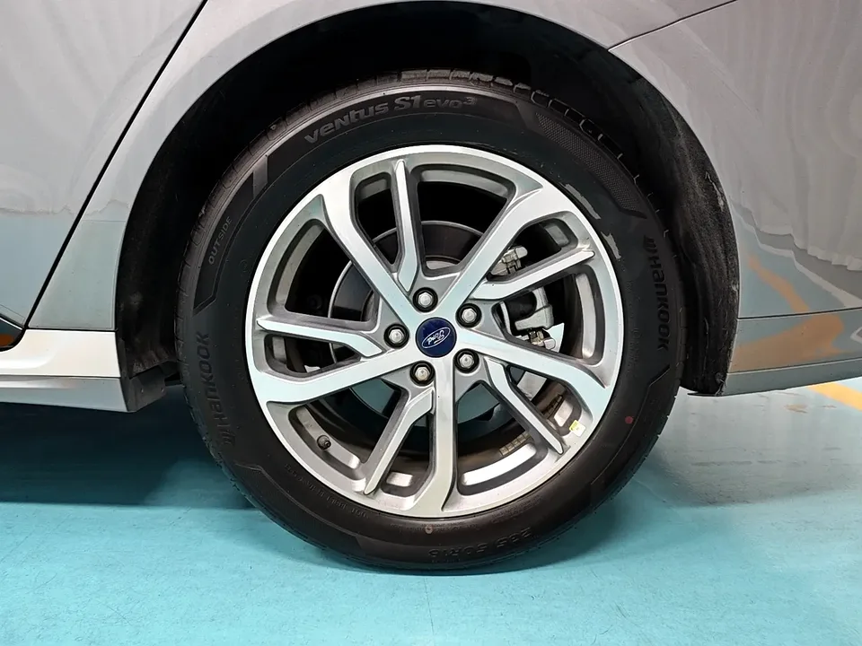 Ford Mondeo facelift EcoBoost 245 luxury model 2023 — миниатюра 3