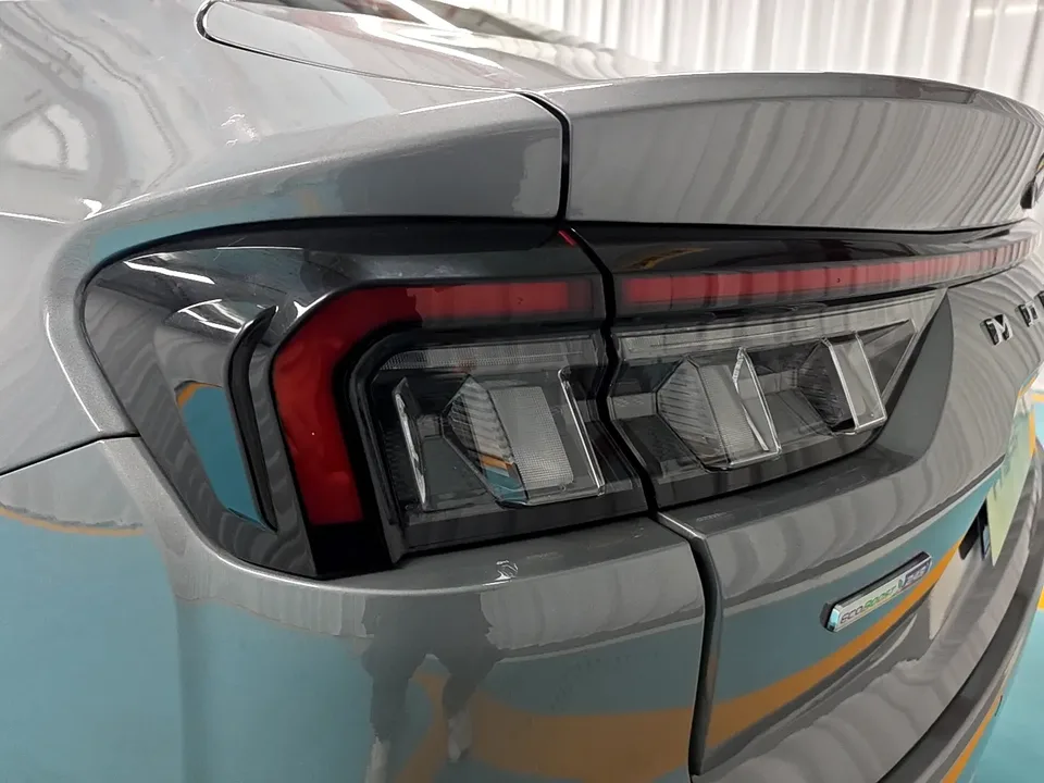 Ford Mondeo facelift EcoBoost 245 luxury model 2023 — миниатюра 4