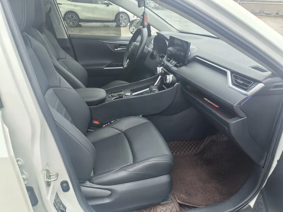 Toyota Willanda 2.0L two-wheel drive luxury PLUS version 2022 — миниатюра 3