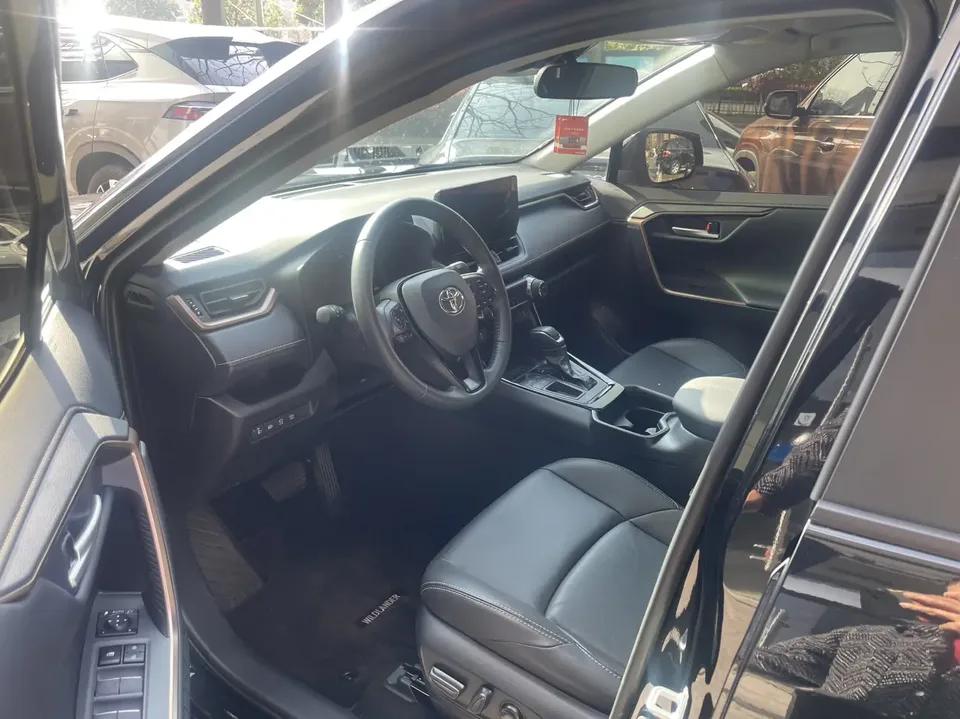 Toyota Willanda 2.0L 2WD Luxury PLUS Edition 2024 — миниатюра 3