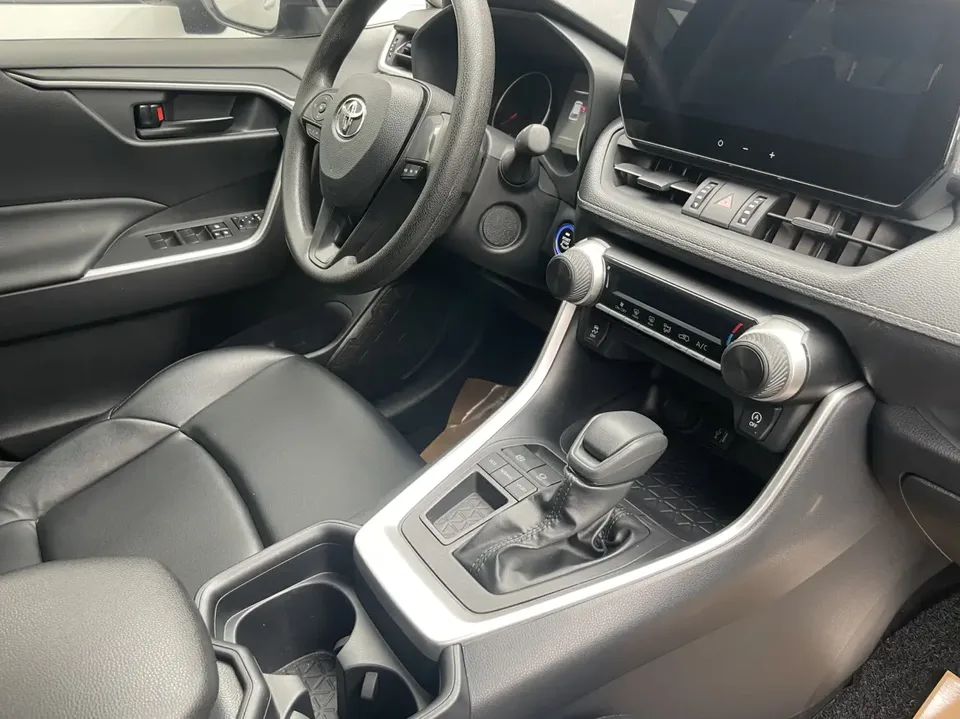 Toyota Willanda 2.0L two-wheel drive leading version 2024 — миниатюра 2