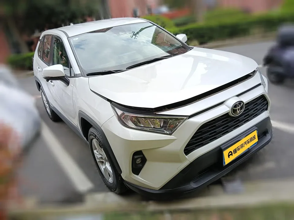 Toyota RAV4 2.0L CVT 2WD Urban Edition 2023 — миниатюра 3