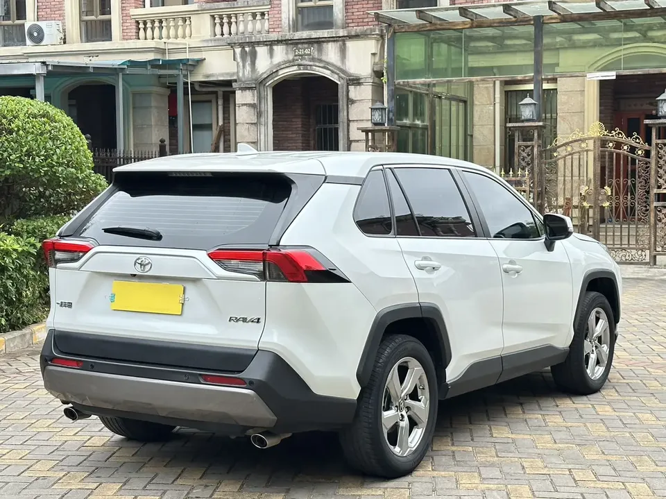 Toyota RAV4 2.0L CVT 2WD Fashion Edition 2023 — миниатюра 5