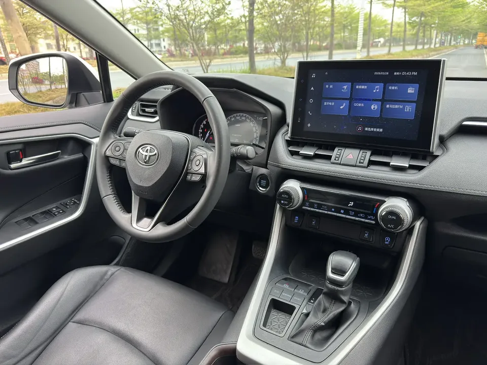 Toyota RAV4 2.0L CVT 2WD Fashion PLUS Edition 2023 — миниатюра 3